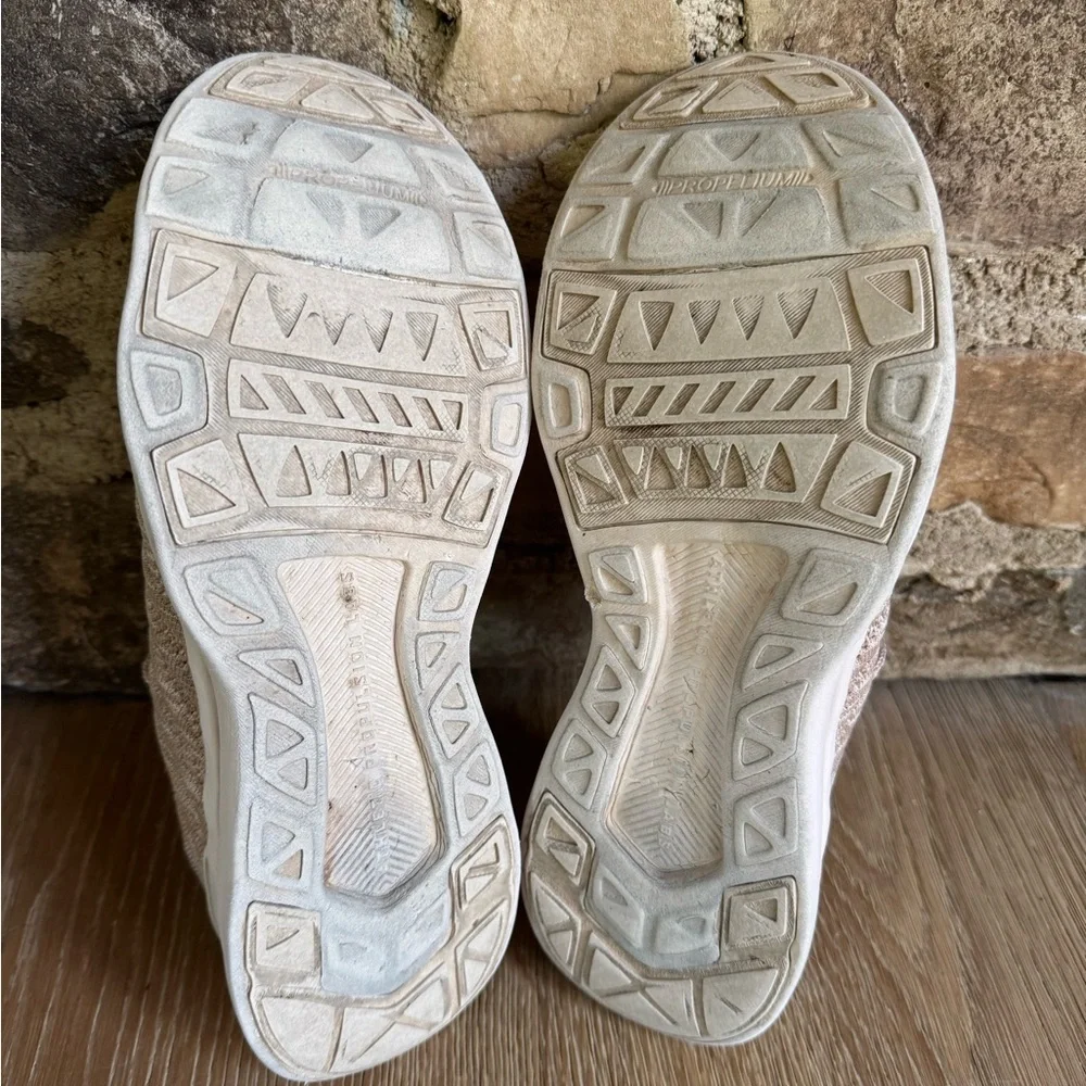 APL Techloom Women's Knit Sneakers - Nude Sz 8 price firm